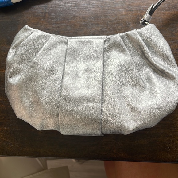 Vera Wang silver evening clutch bag. Excellent condition - Picture 2 of 3
